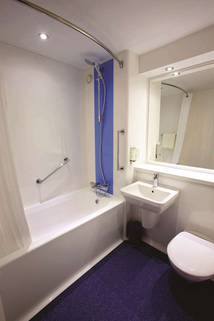 Travelodge Northwich Lostock Gralam Zimmer foto
